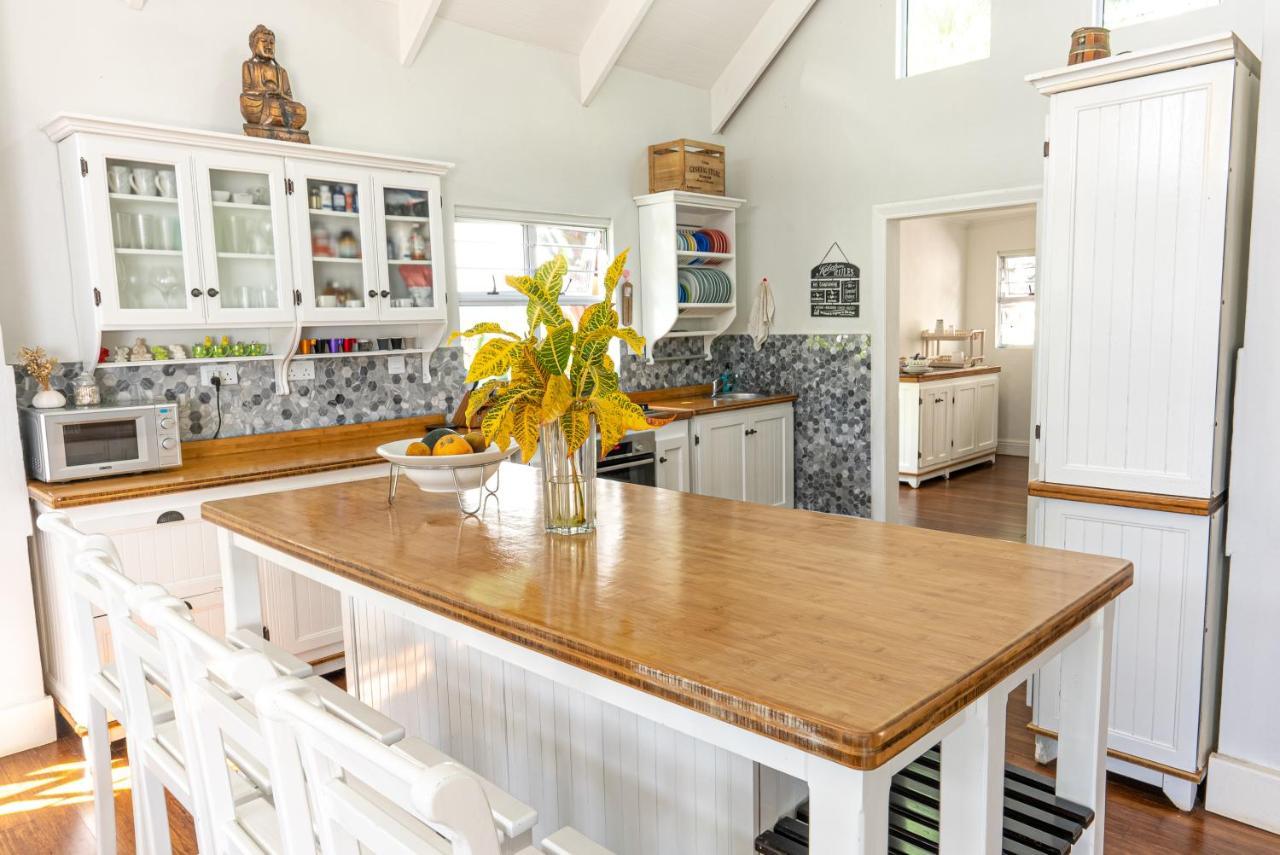 Red Coconut Self-Catering Lejlighed Baie Lazare  Eksteriør billede